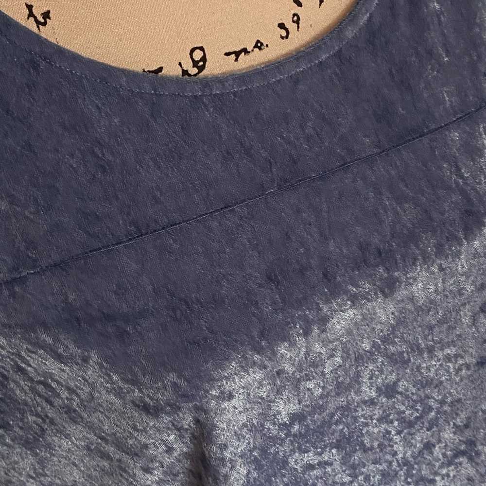 City streets velvet top - Picture 4 of 8